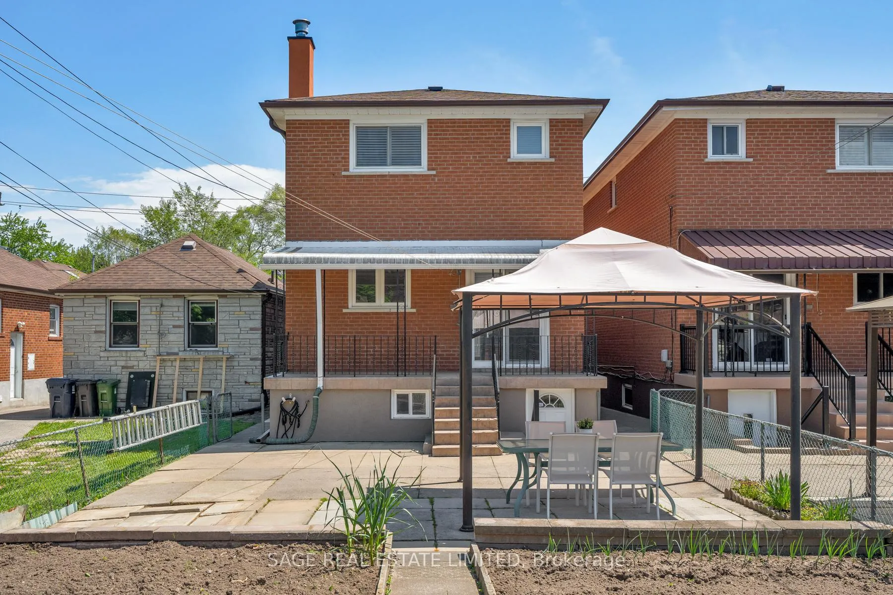 Photo 27 of 22 East Drive E, Toronto, Rockcliffe-Smythe — HOMEH