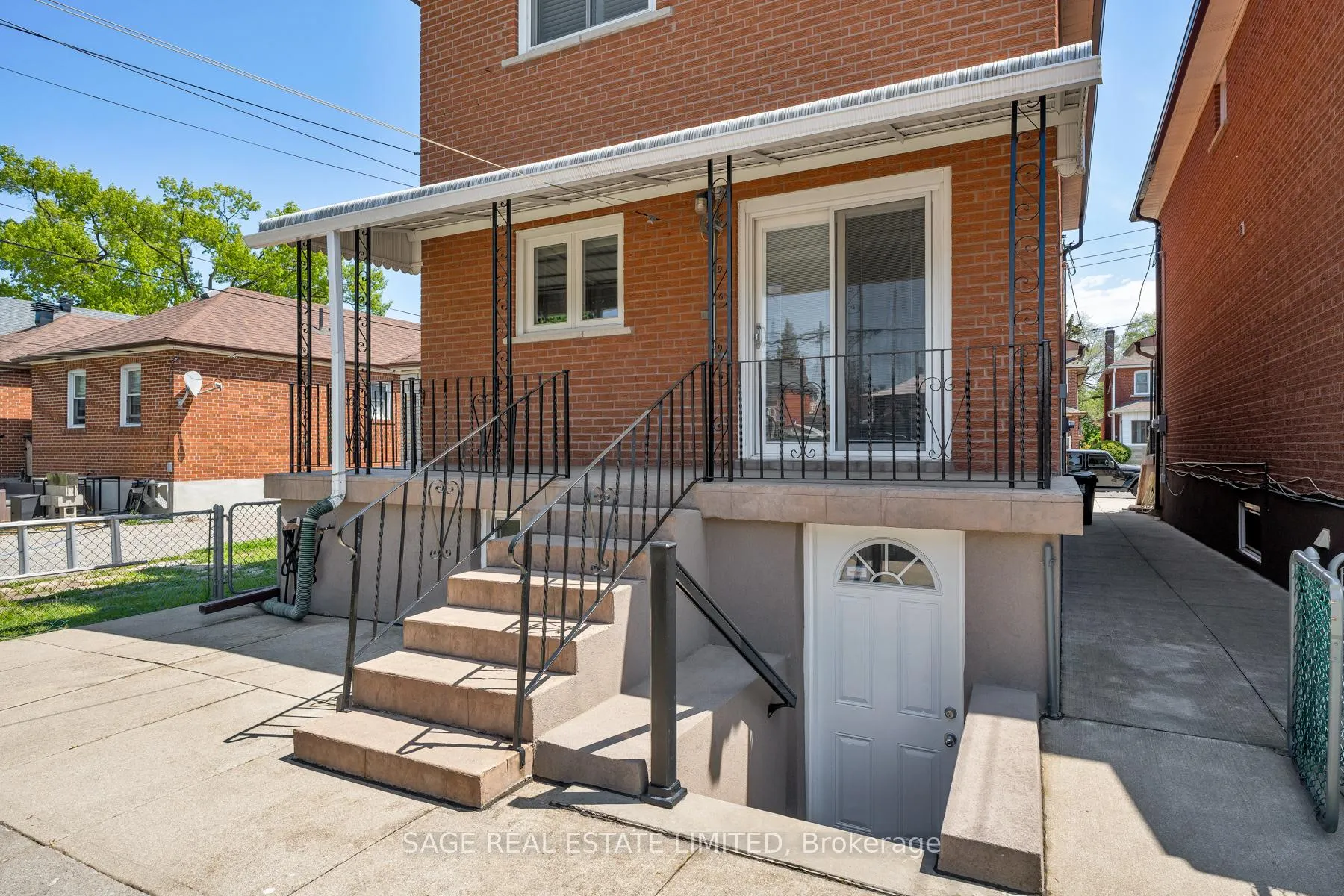 Photo 29 of 22 East Drive E, Toronto, Rockcliffe-Smythe — HOMEH