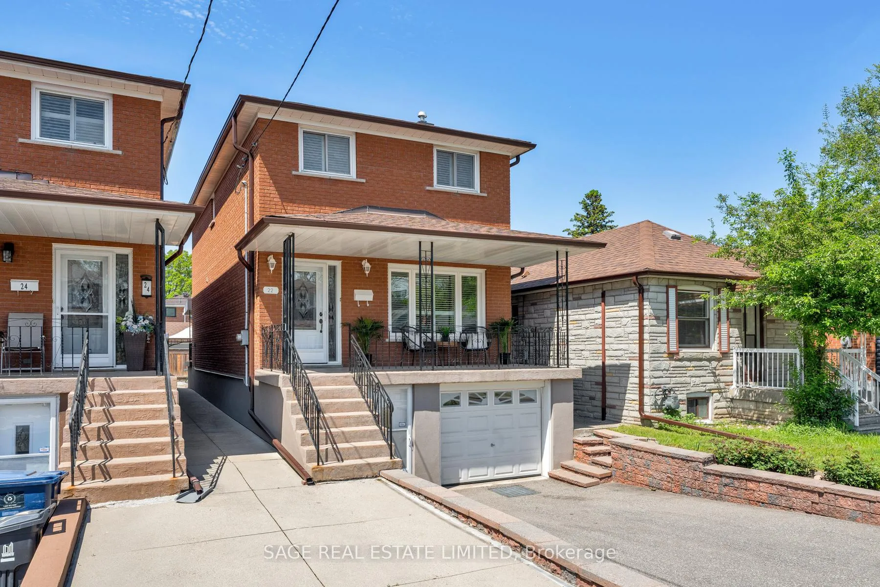 Photo 30 of 22 East Drive E, Toronto, Rockcliffe-Smythe — HOMEH