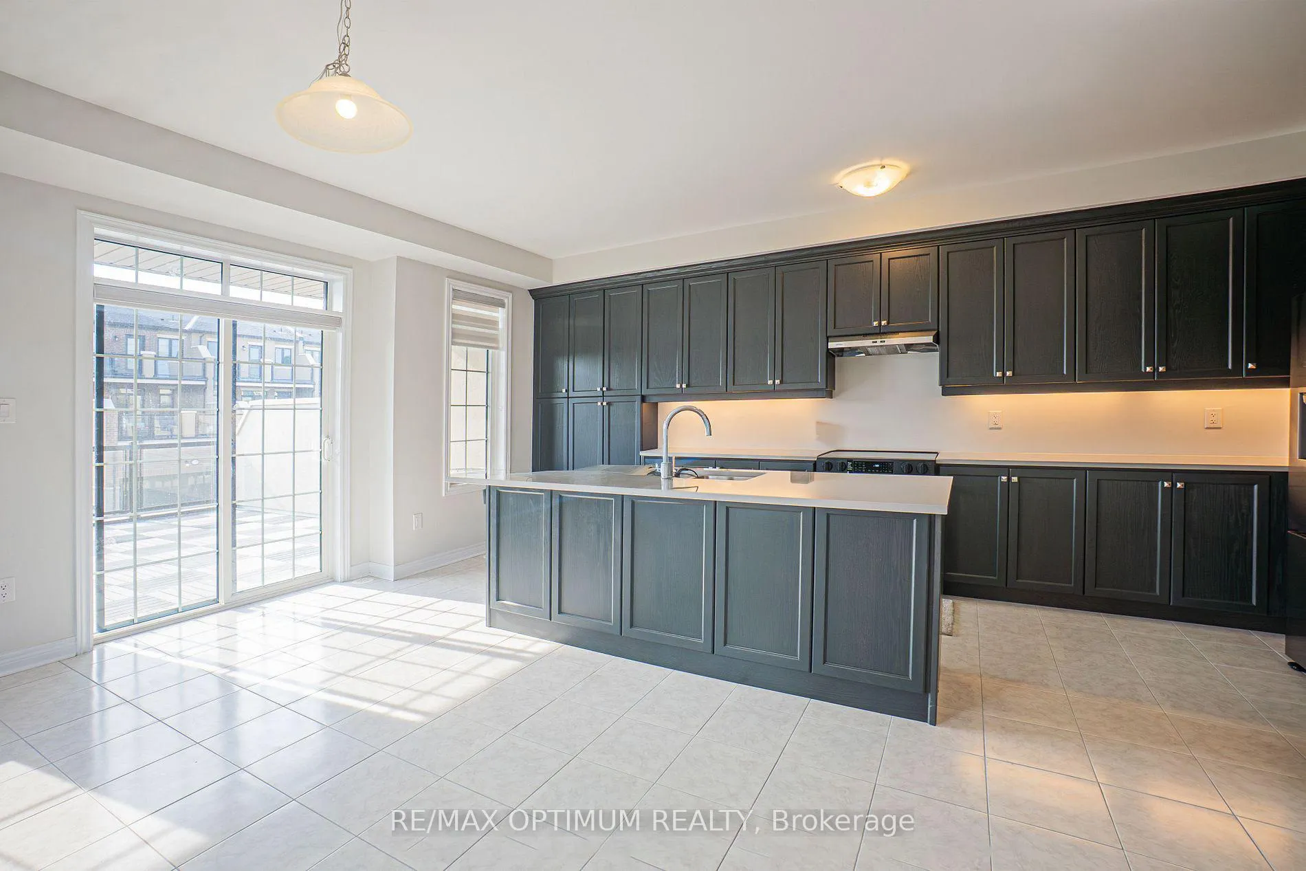 Photo 8 of 70 Keyworth Crescent, Brampton, Sandringham-Wellington North — HOMEH