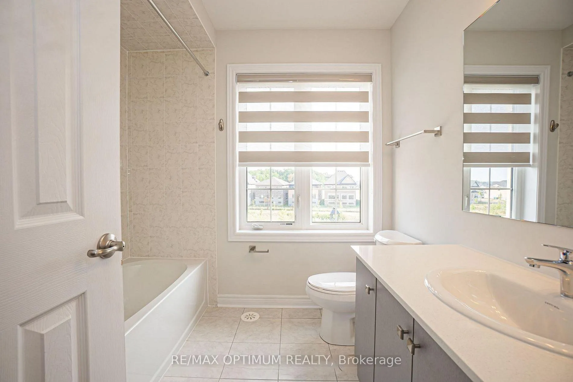 Photo 19 of 70 Keyworth Crescent, Brampton, Sandringham-Wellington North — HOMEH