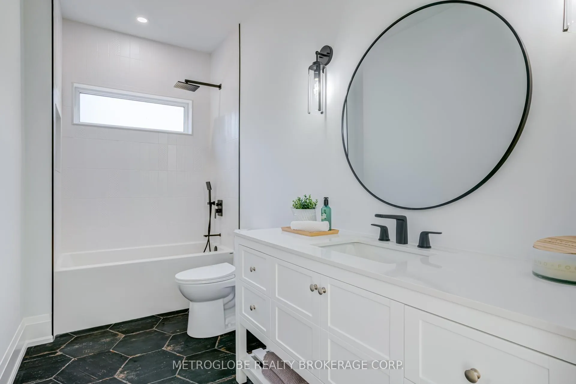 Photo 22 of 862 Kennedy Road, Innisfil, Alcona — HOMEH