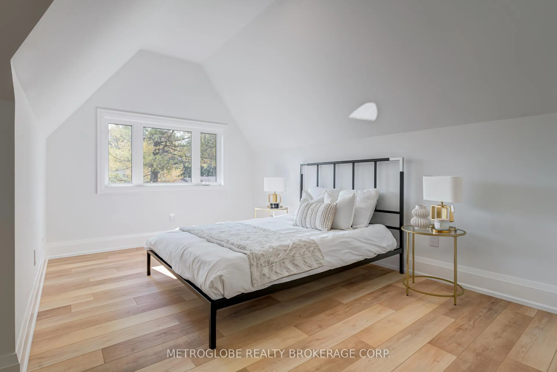 Photo 36 of 862 Kennedy Road, Innisfil, Alcona — HOMEH
