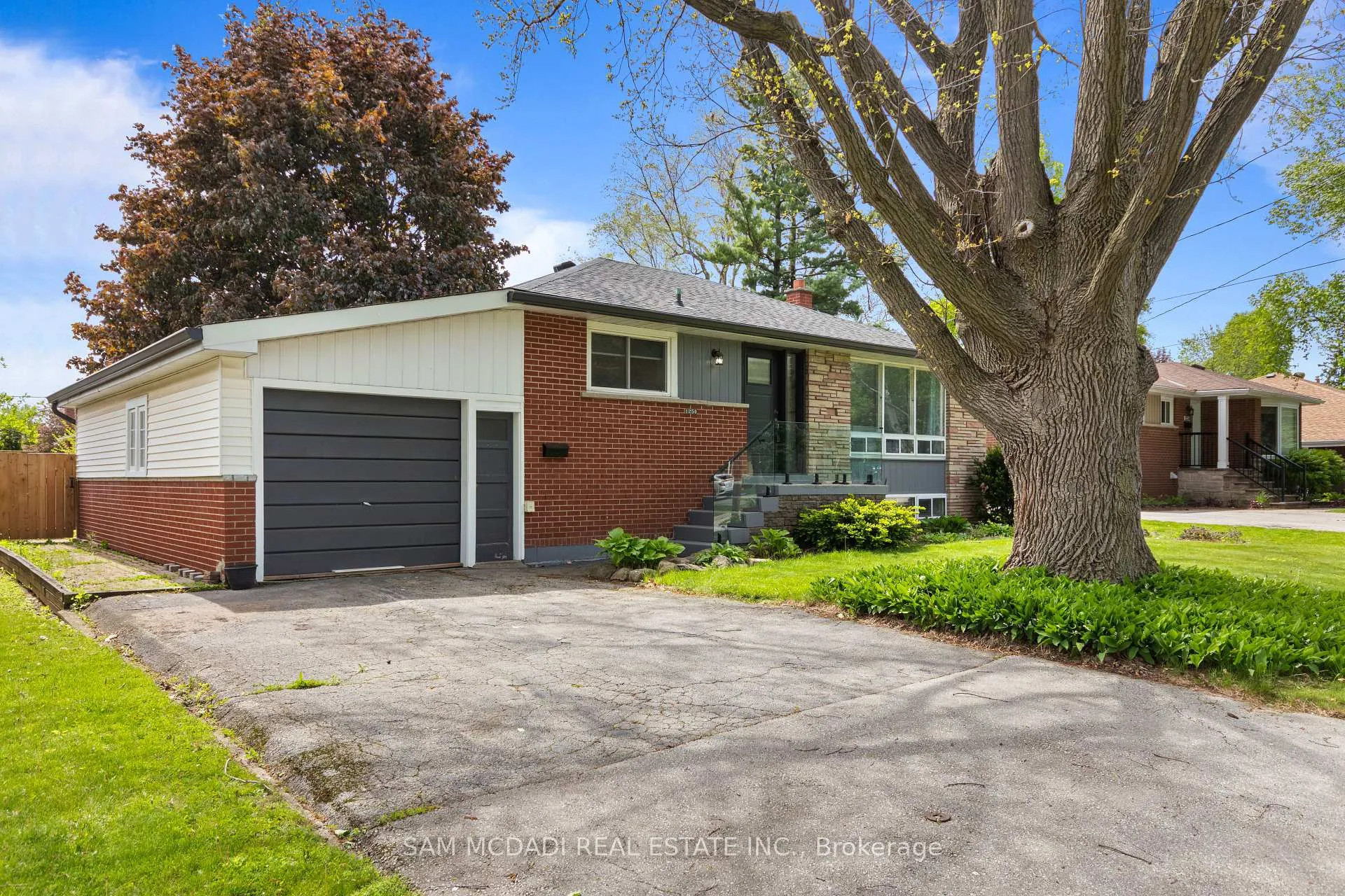 Photo 2 of 1250 Dunbar Road, Burlington, Mountainside — HOMEH