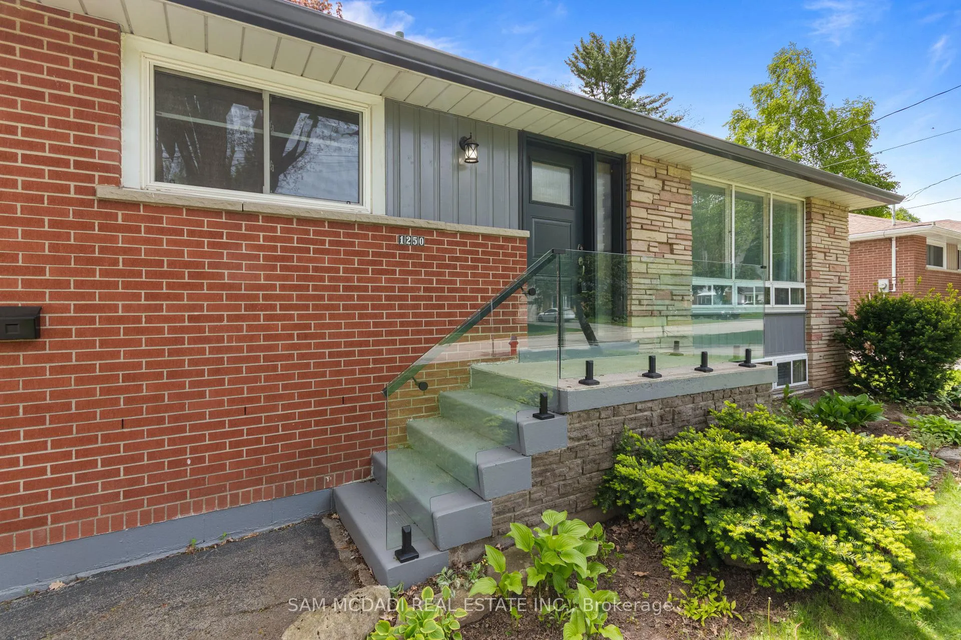 Photo 4 of 1250 Dunbar Road, Burlington, Mountainside — HOMEH