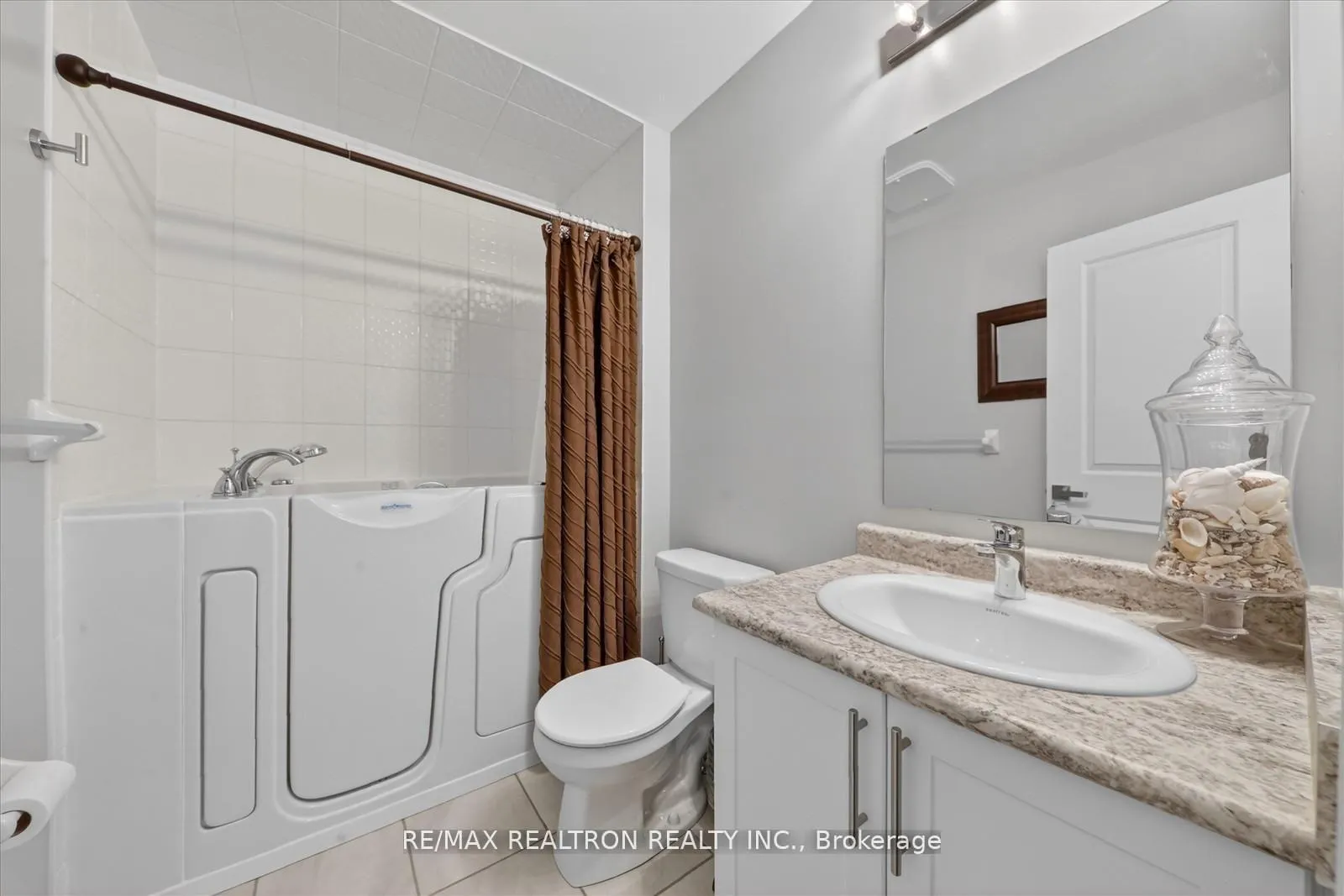 Photo 13 of 50 Donald Powell Crescent, Clarington, Newcastle — HOMEH