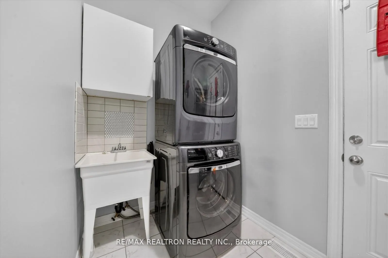 Photo 16 of 50 Donald Powell Crescent, Clarington, Newcastle — HOMEH
