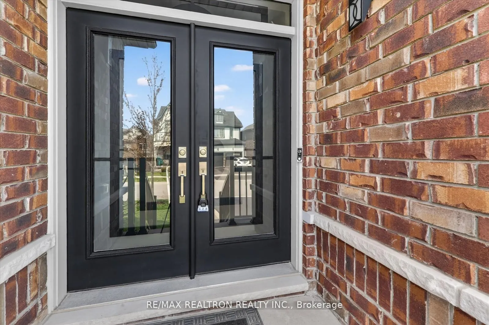 Photo 22 of 50 Donald Powell Crescent, Clarington, Newcastle — HOMEH