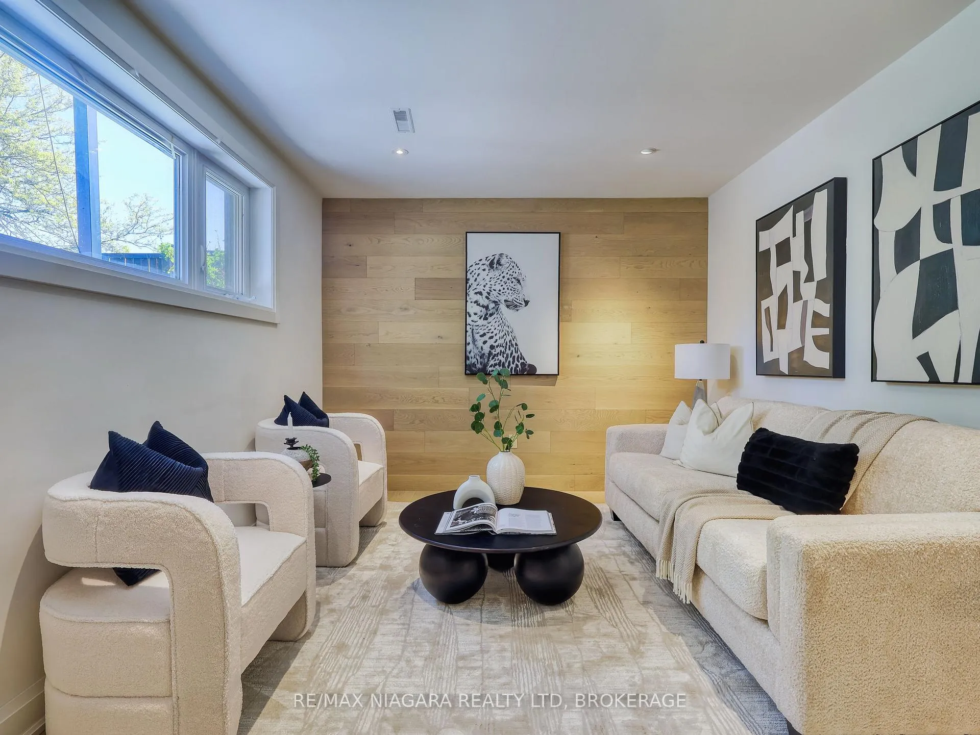 Photo 18 of 28 Silverdale Drive, St. Catharines, Vine/Linwell — HOMEH