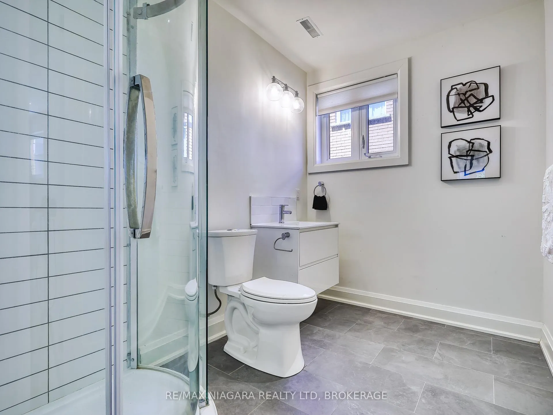 Photo 19 of 28 Silverdale Drive, St. Catharines, Vine/Linwell — HOMEH
