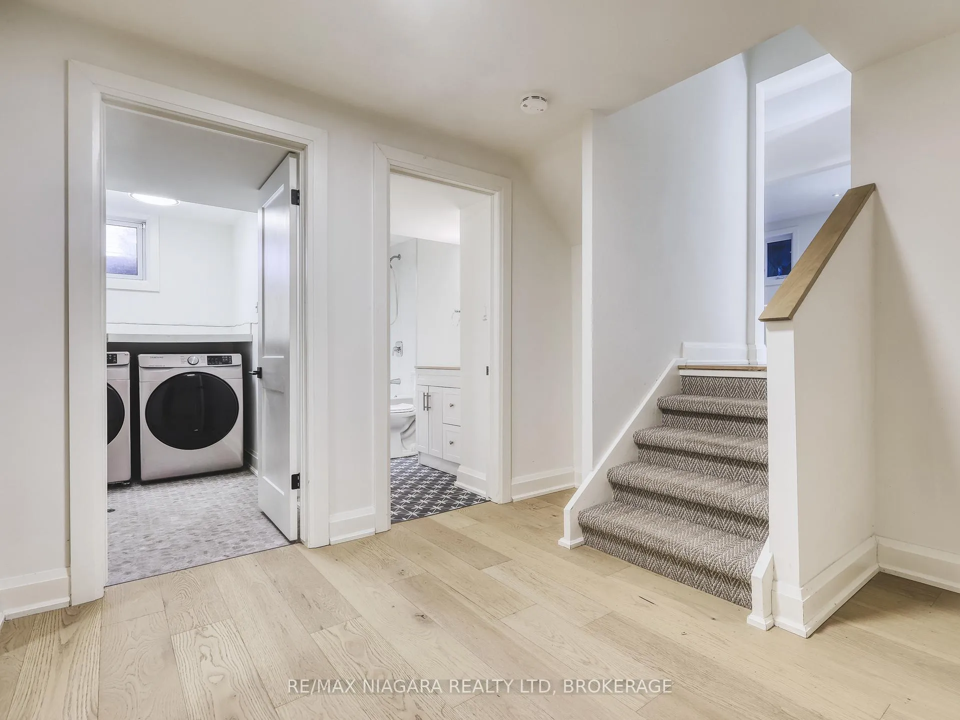 Photo 21 of 28 Silverdale Drive, St. Catharines, Vine/Linwell — HOMEH