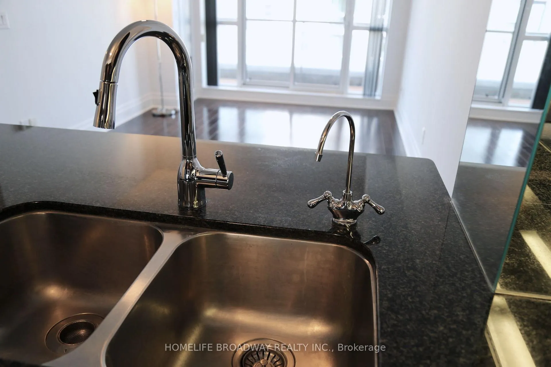 Photo 9 of Unit 806, 1 Upper Duke Crescent, Markham, Unionville — HOMEH
