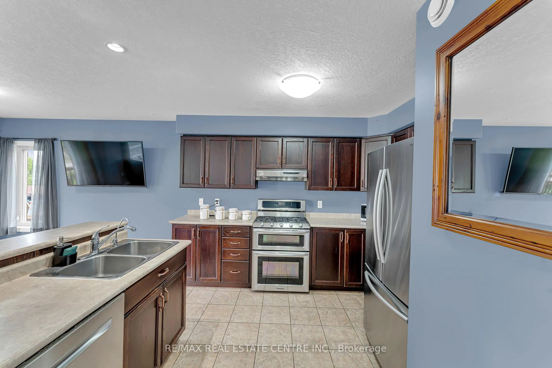 Photo 11 of 139 Ferris Drive, Wellesley — HOMEH
