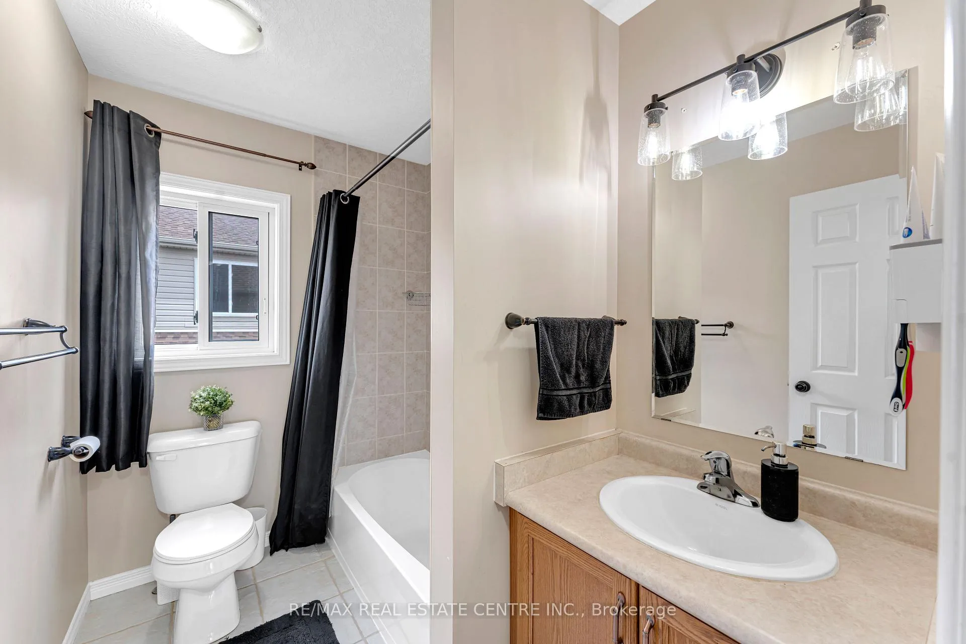 Photo 17 of 139 Ferris Drive, Wellesley — HOMEH