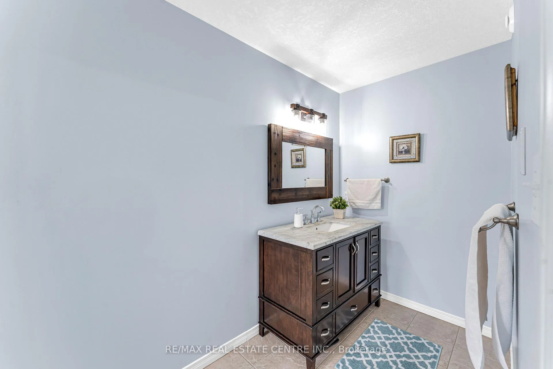 Photo 21 of 139 Ferris Drive, Wellesley — HOMEH