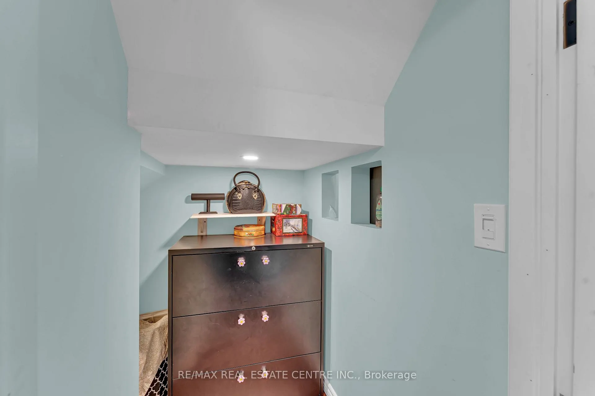 Photo 31 of 139 Ferris Drive, Wellesley — HOMEH