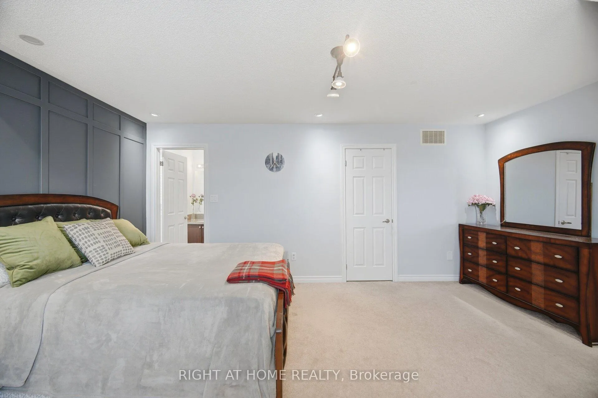 Photo 27 of 28 Marks Road, Springwater, Centre Vespra — HOMEH