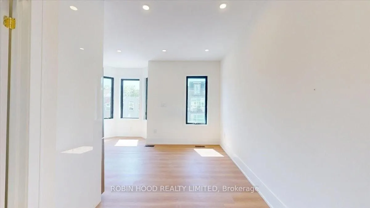 Photo 5 of Unit Unit 2, 239 Christie Street, Toronto, The Annex — HOMEH