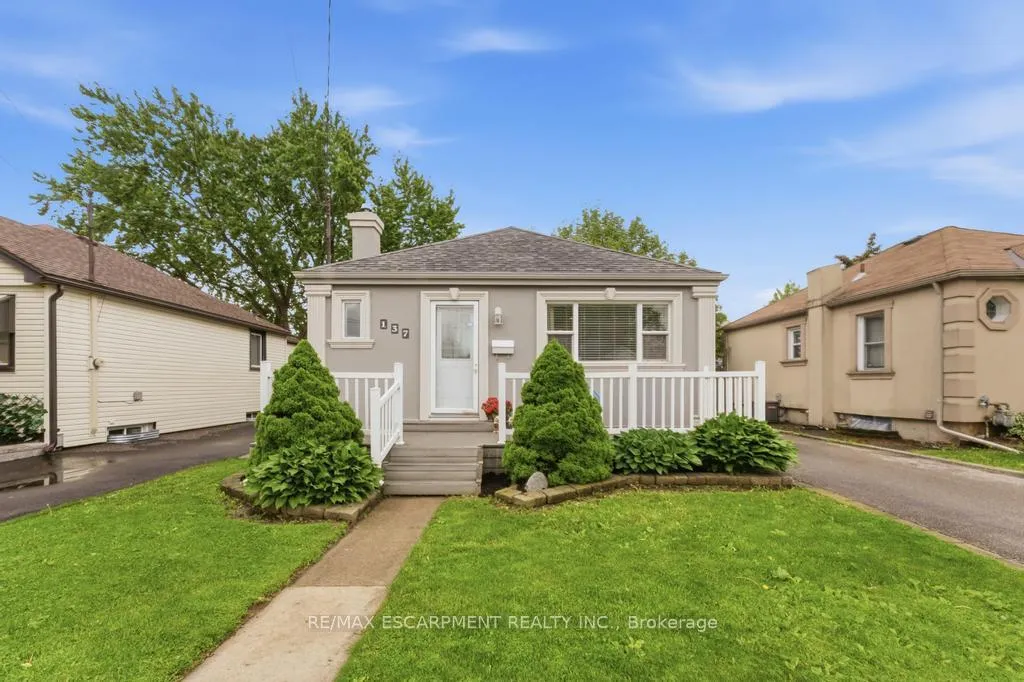 Photo 2 of 137 Cochrane Road, Hamilton, Glenview — HOMEH