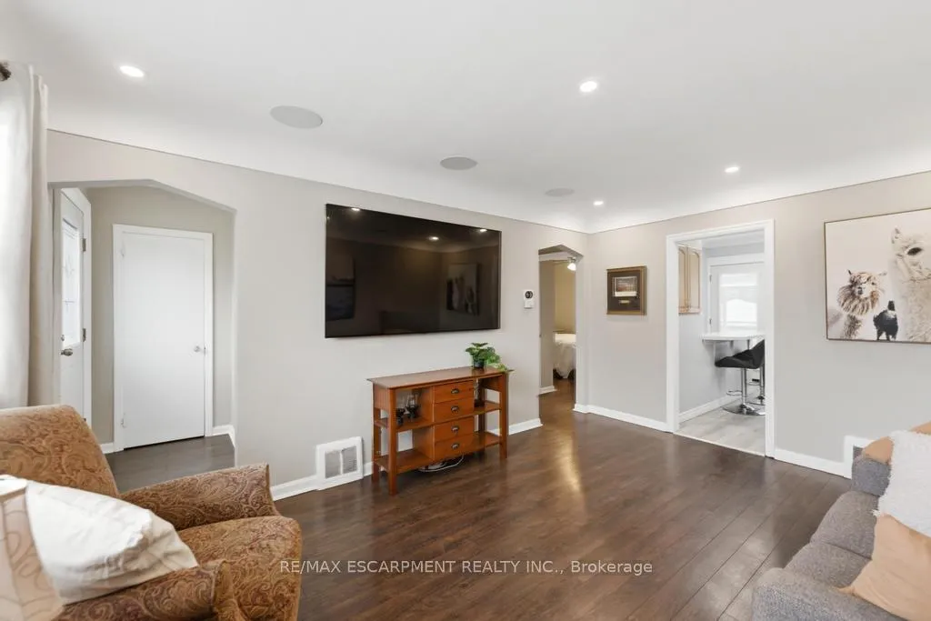 Photo 4 of 137 Cochrane Road, Hamilton, Glenview — HOMEH