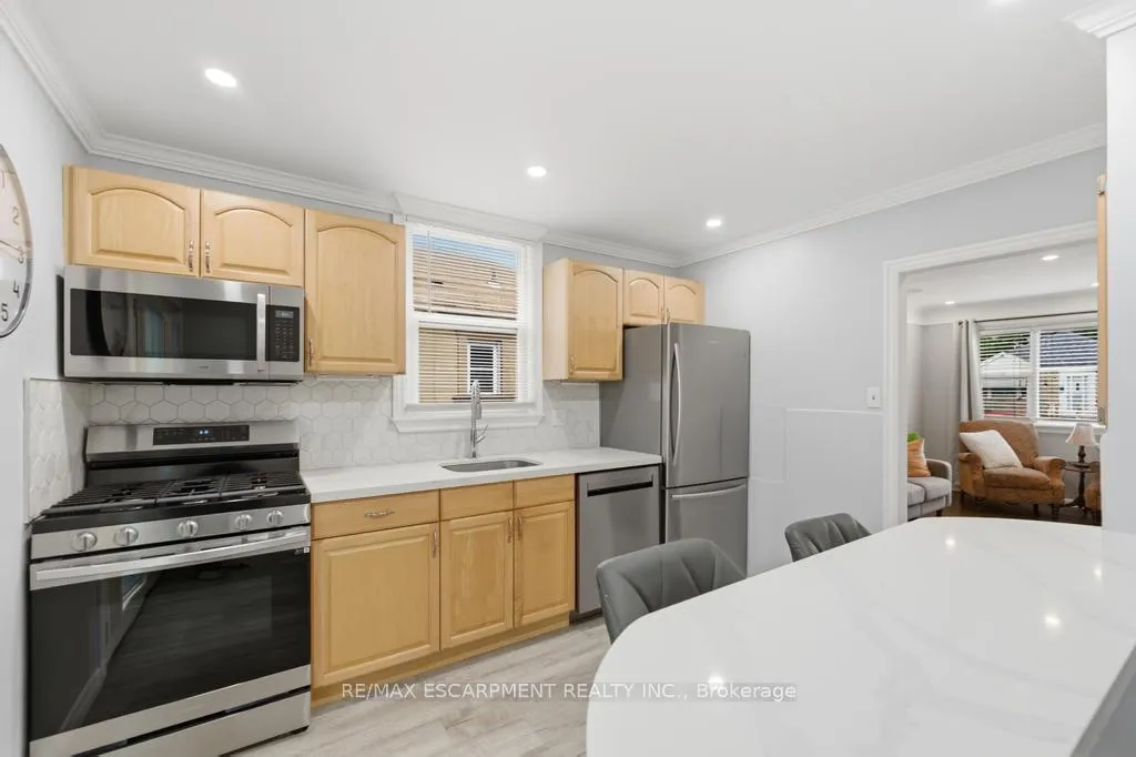 Photo 7 of 137 Cochrane Road, Hamilton, Glenview — HOMEH