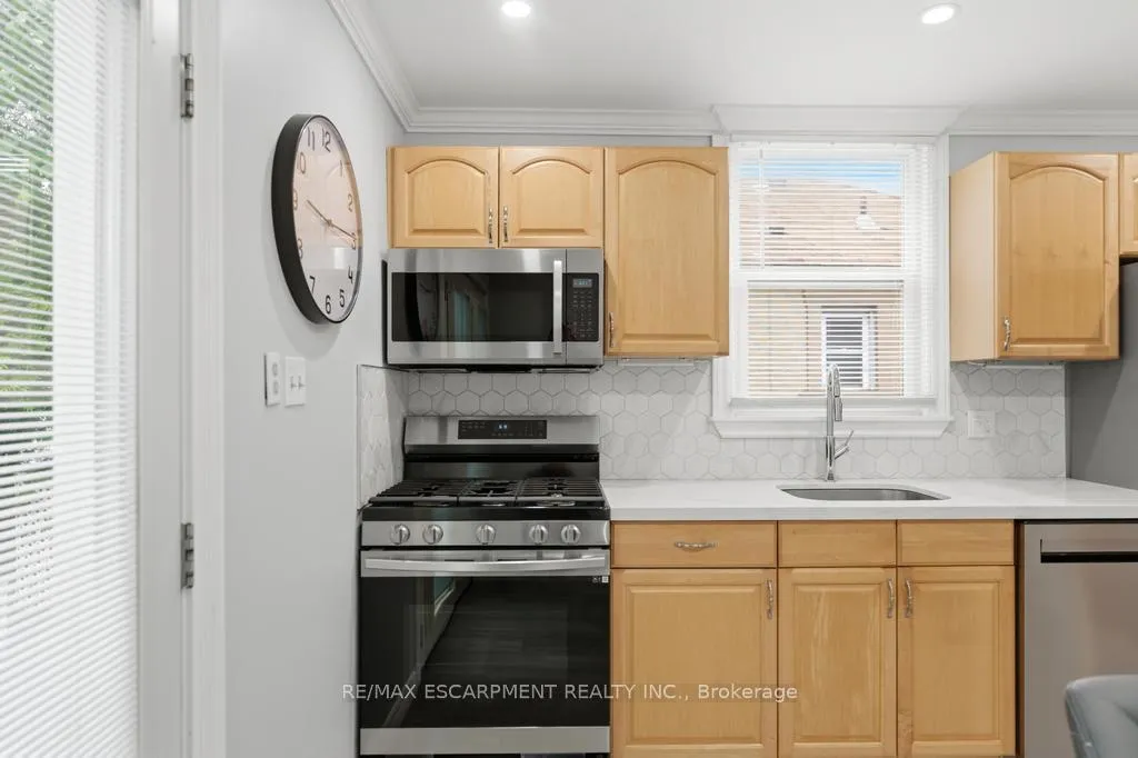 Photo 9 of 137 Cochrane Road, Hamilton, Glenview — HOMEH
