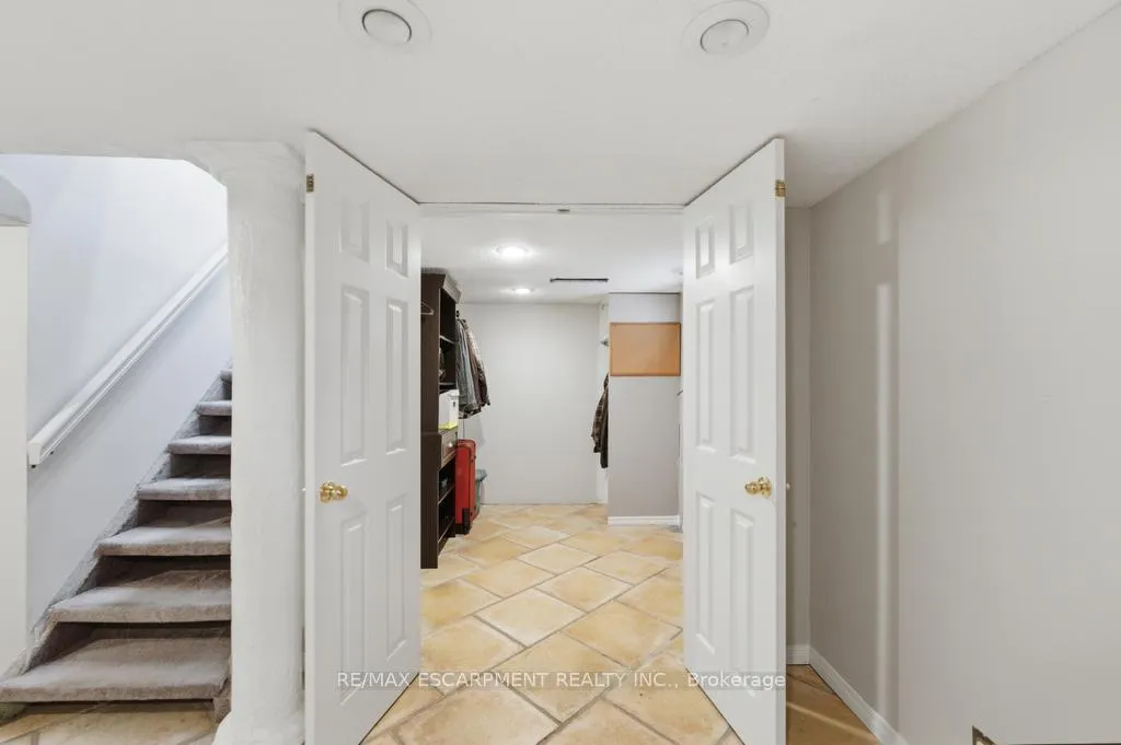 Photo 13 of 137 Cochrane Road, Hamilton, Glenview — HOMEH