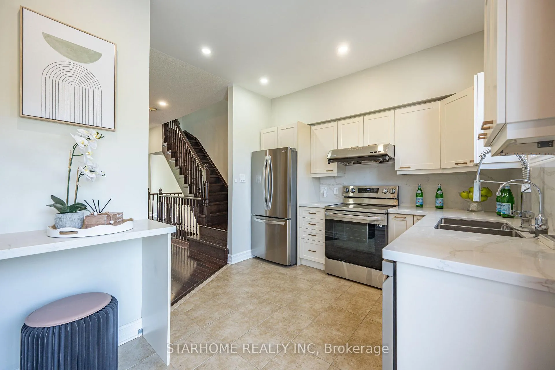 Photo 1 of 302 South Park Road, Markham, Commerce Valley — HOMEH