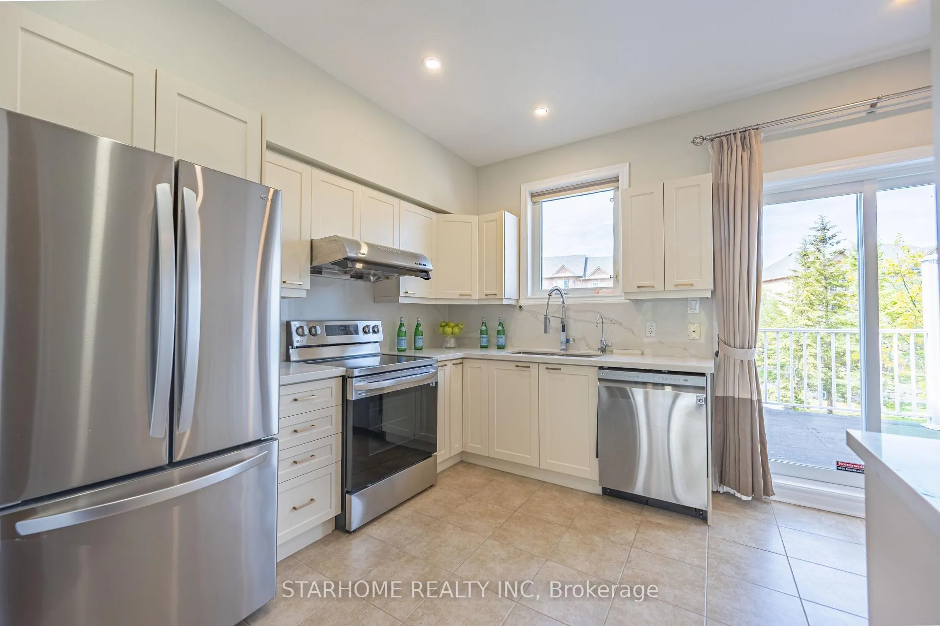 Photo 2 of 302 South Park Road, Markham, Commerce Valley — HOMEH
