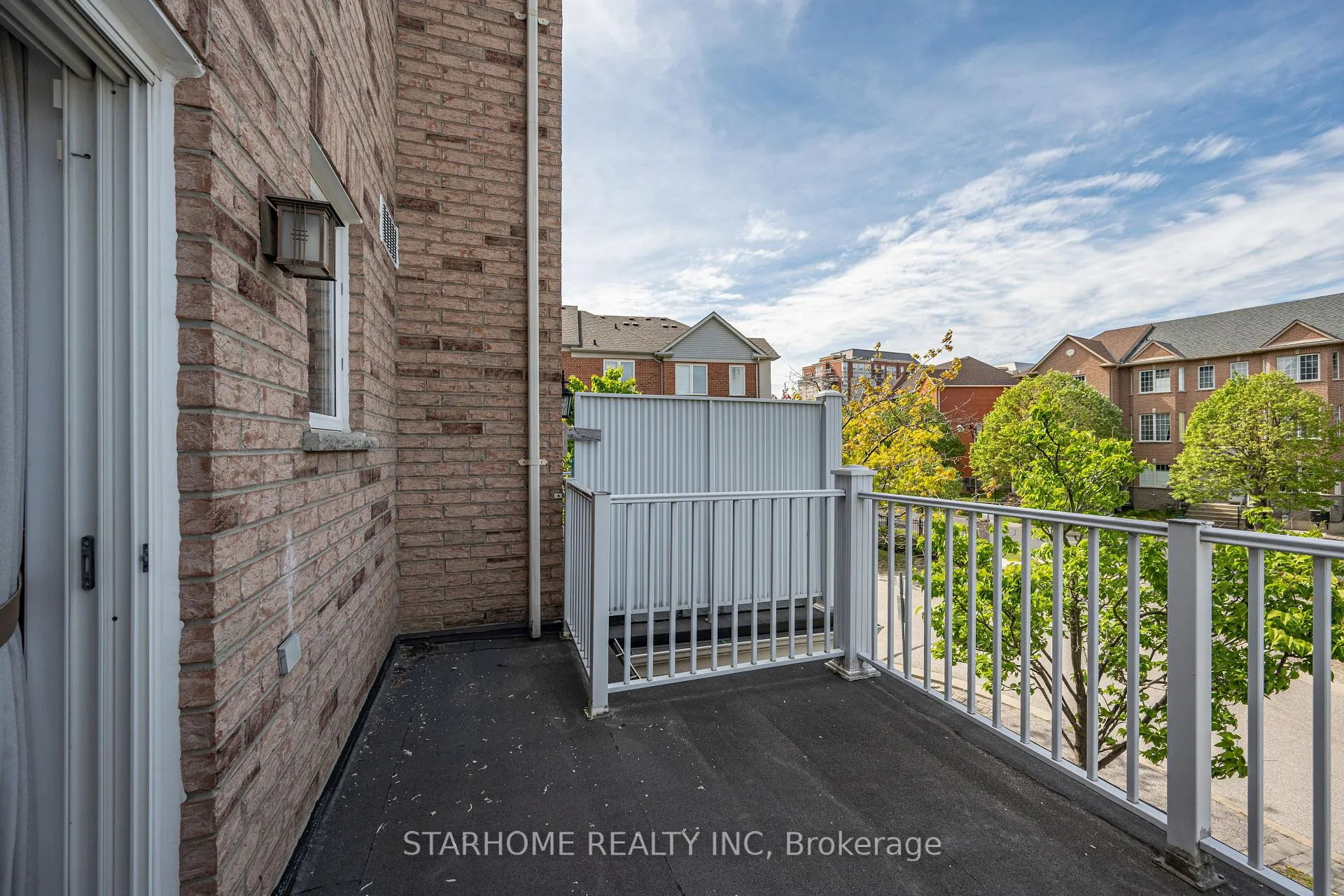 Photo 5 of 302 South Park Road, Markham, Commerce Valley — HOMEH