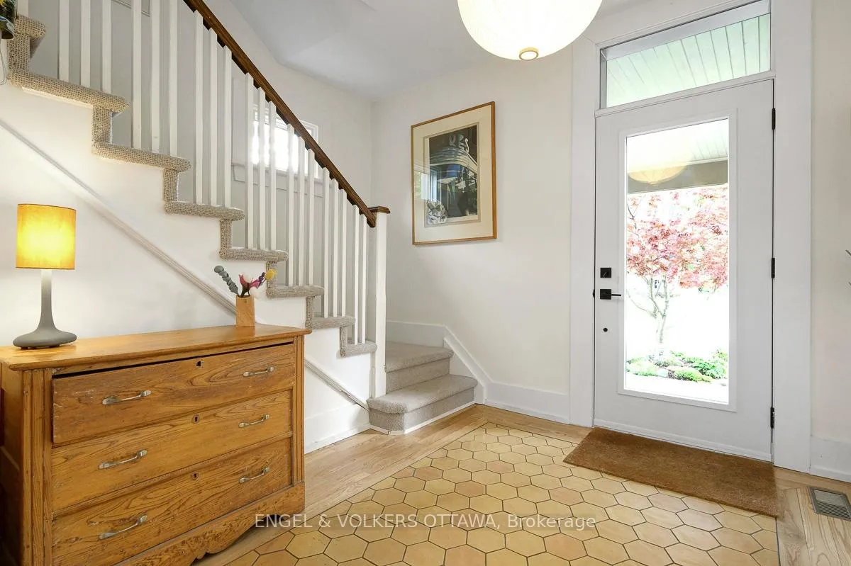 Photo 5 of 618 Edison Avenue, Ottawa, McKellar/Highland — HOMEH