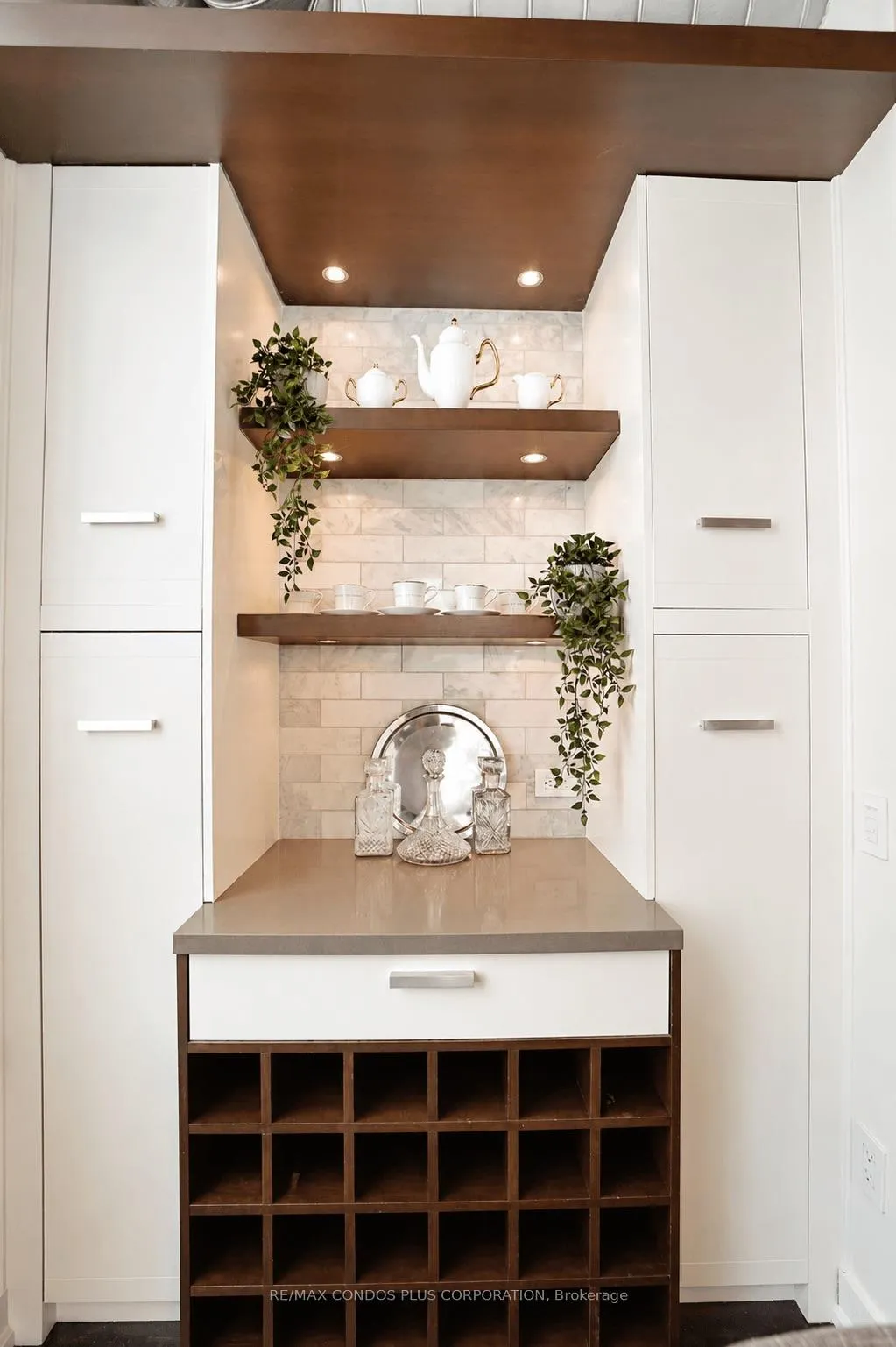 Photo 15 of Unit 225, 993 Queen Street W, Toronto, Niagara — HOMEH