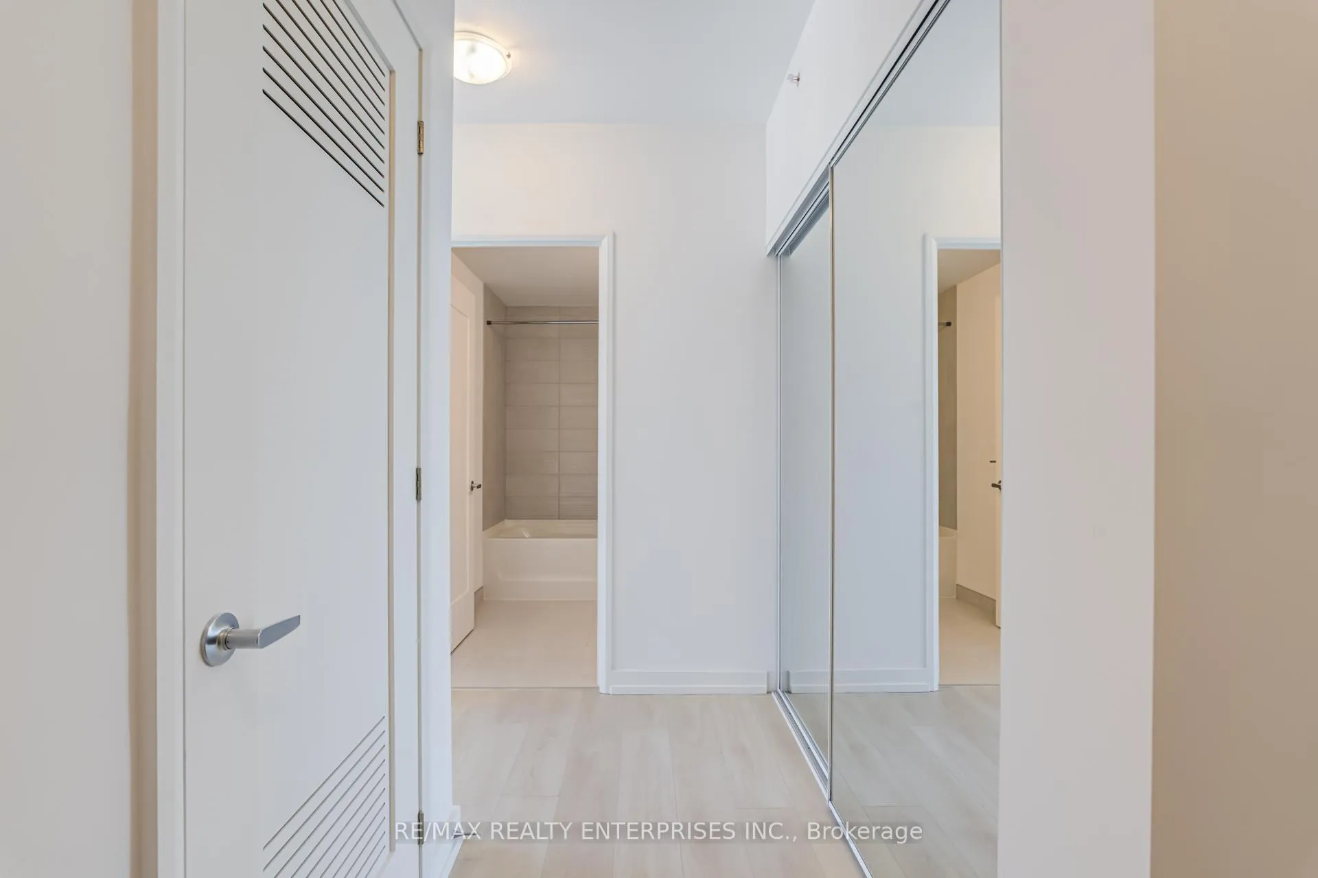 Photo 7 of Unit 2402, 75 James Street S, Hamilton, Corktown — HOMEH