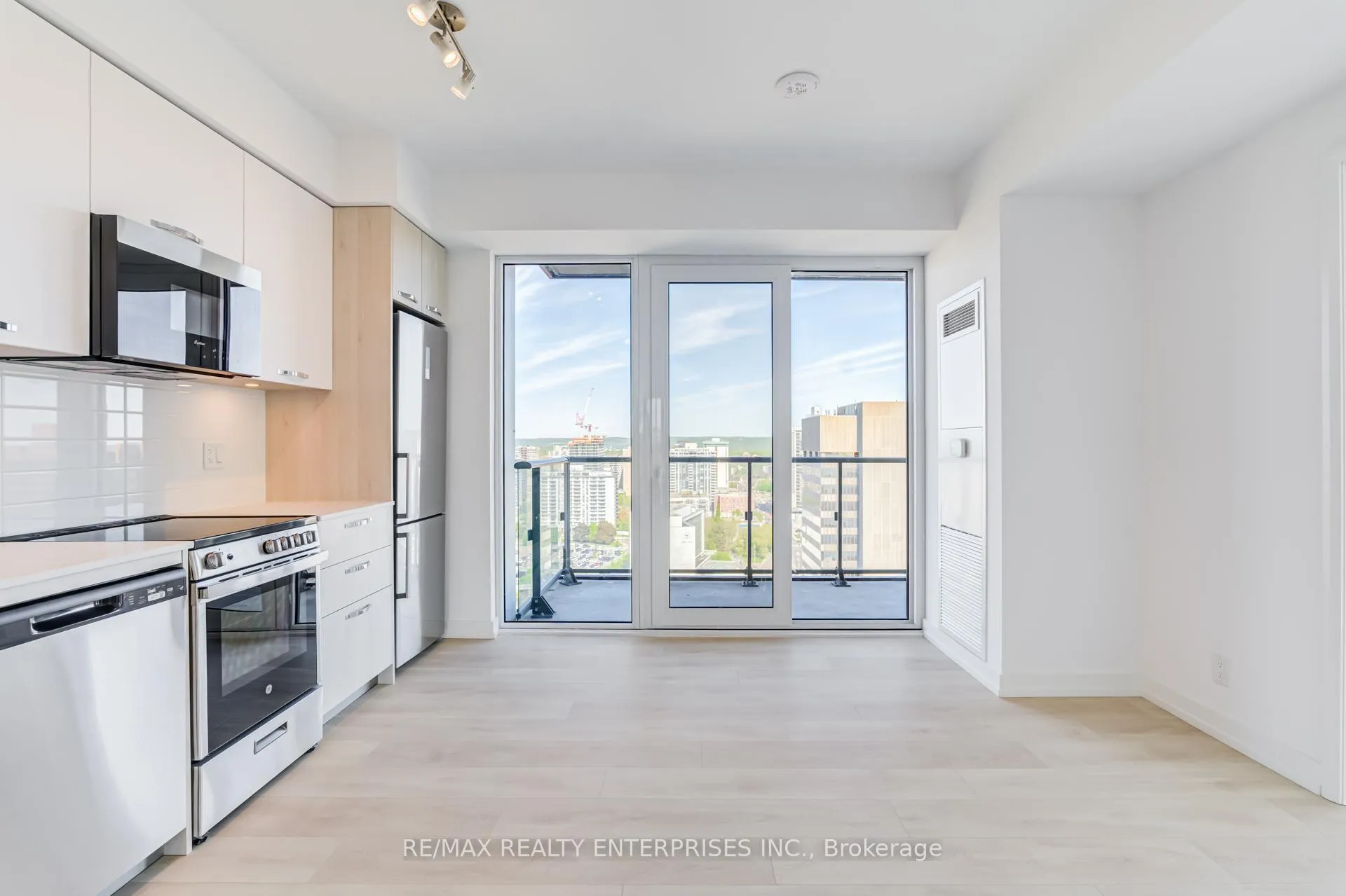 Photo 10 of Unit 2402, 75 James Street S, Hamilton, Corktown — HOMEH