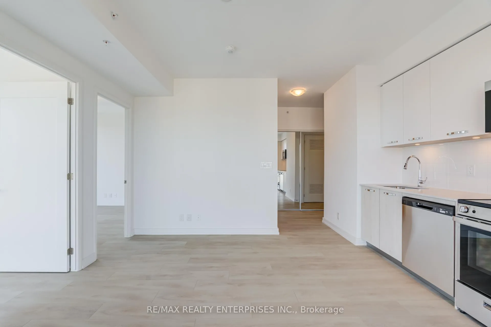 Photo 14 of Unit 2402, 75 James Street S, Hamilton, Corktown — HOMEH