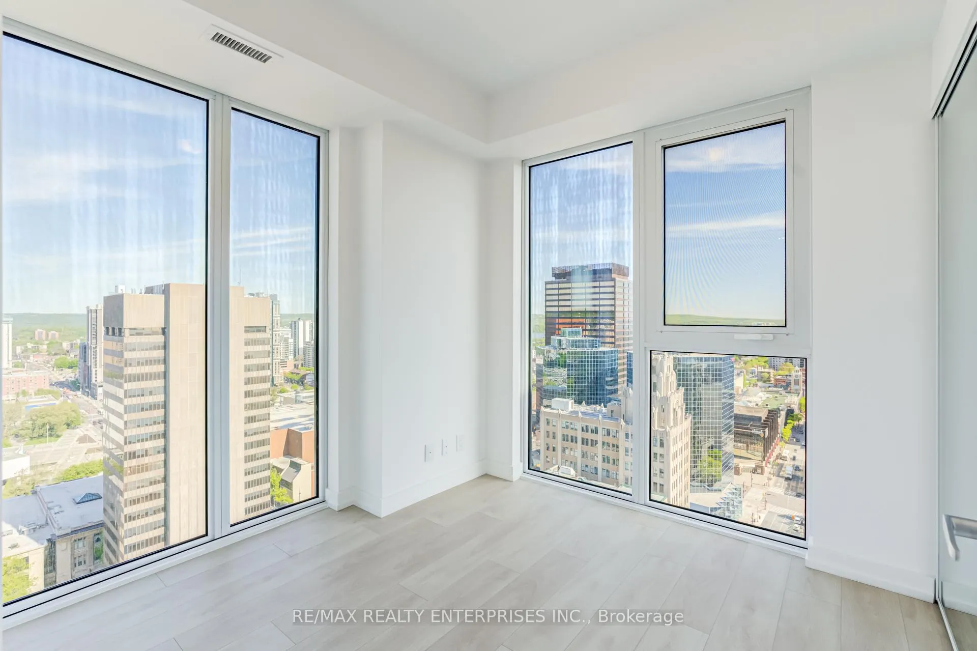 Photo 18 of Unit 2402, 75 James Street S, Hamilton, Corktown — HOMEH