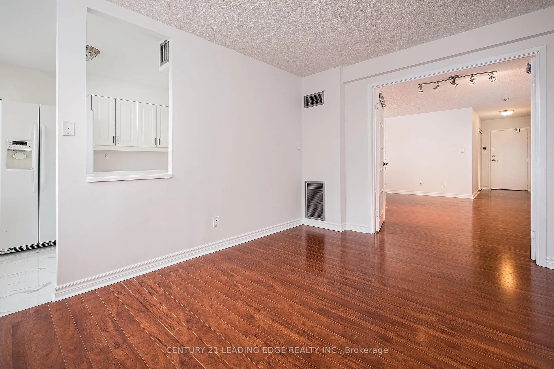 Photo 8 of Unit 2204, 633 Bay Street, Toronto, Bay Street Corridor — HOMEH