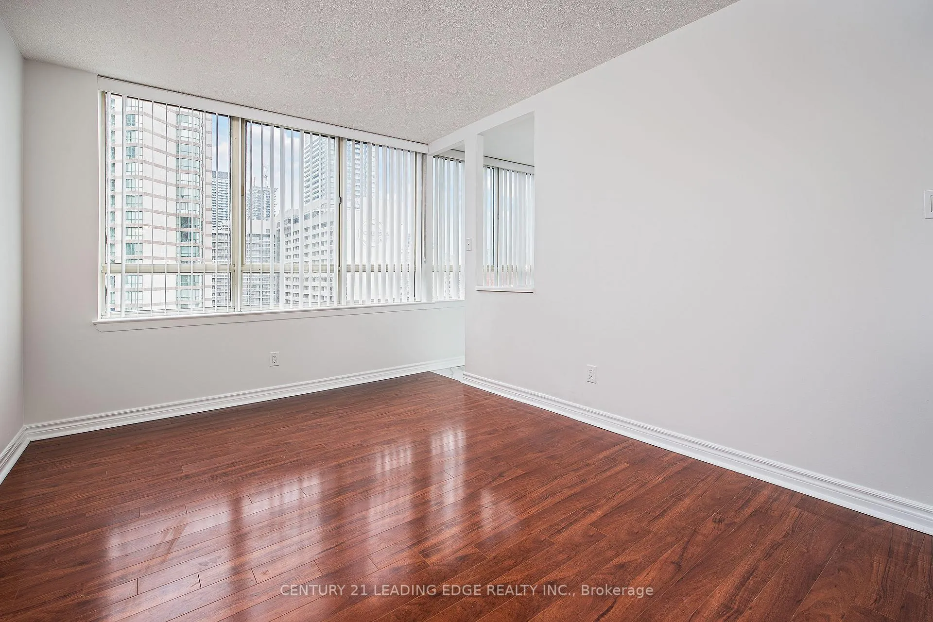 Photo 9 of Unit 2204, 633 Bay Street, Toronto, Bay Street Corridor — HOMEH