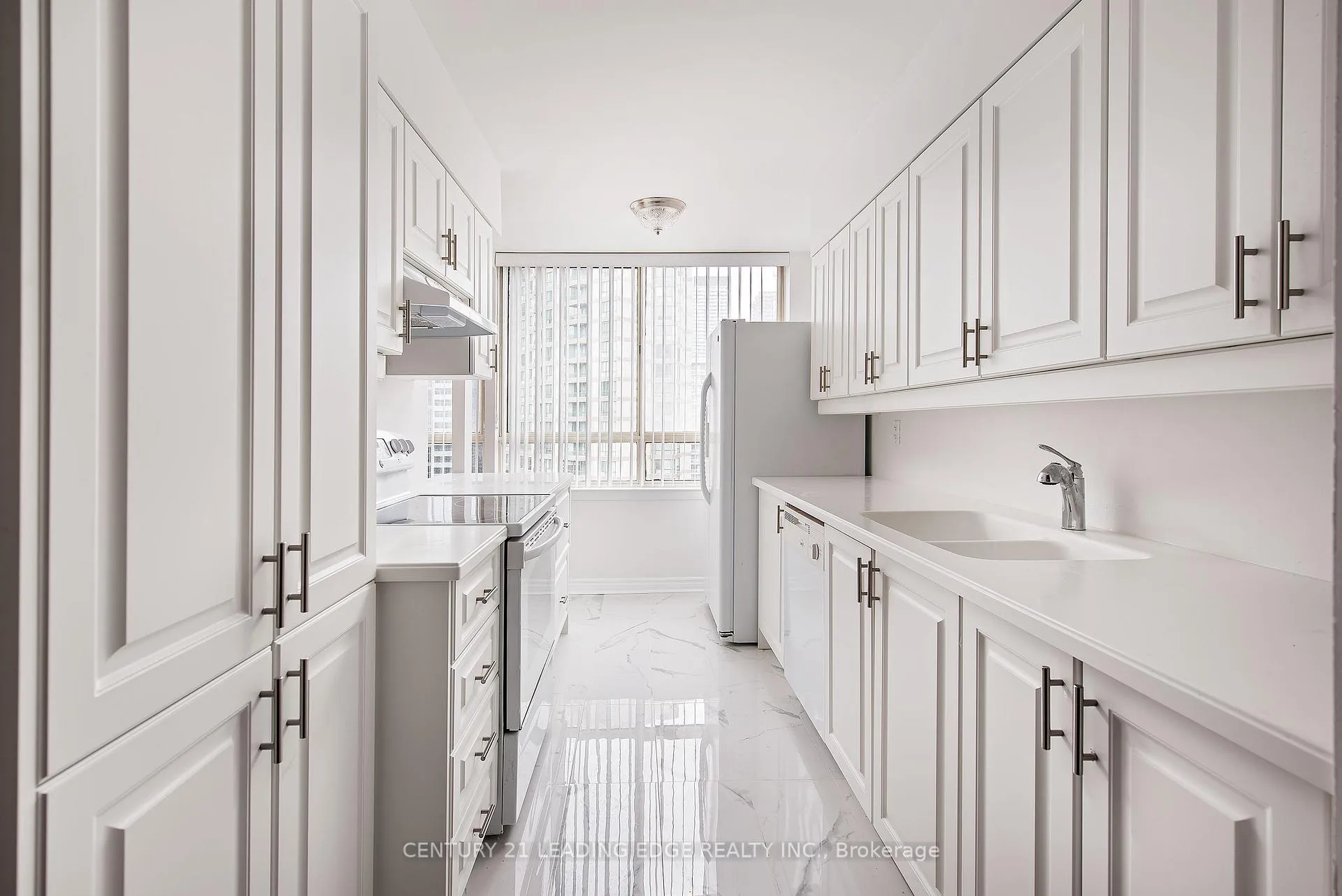 Photo 10 of Unit 2204, 633 Bay Street, Toronto, Bay Street Corridor — HOMEH