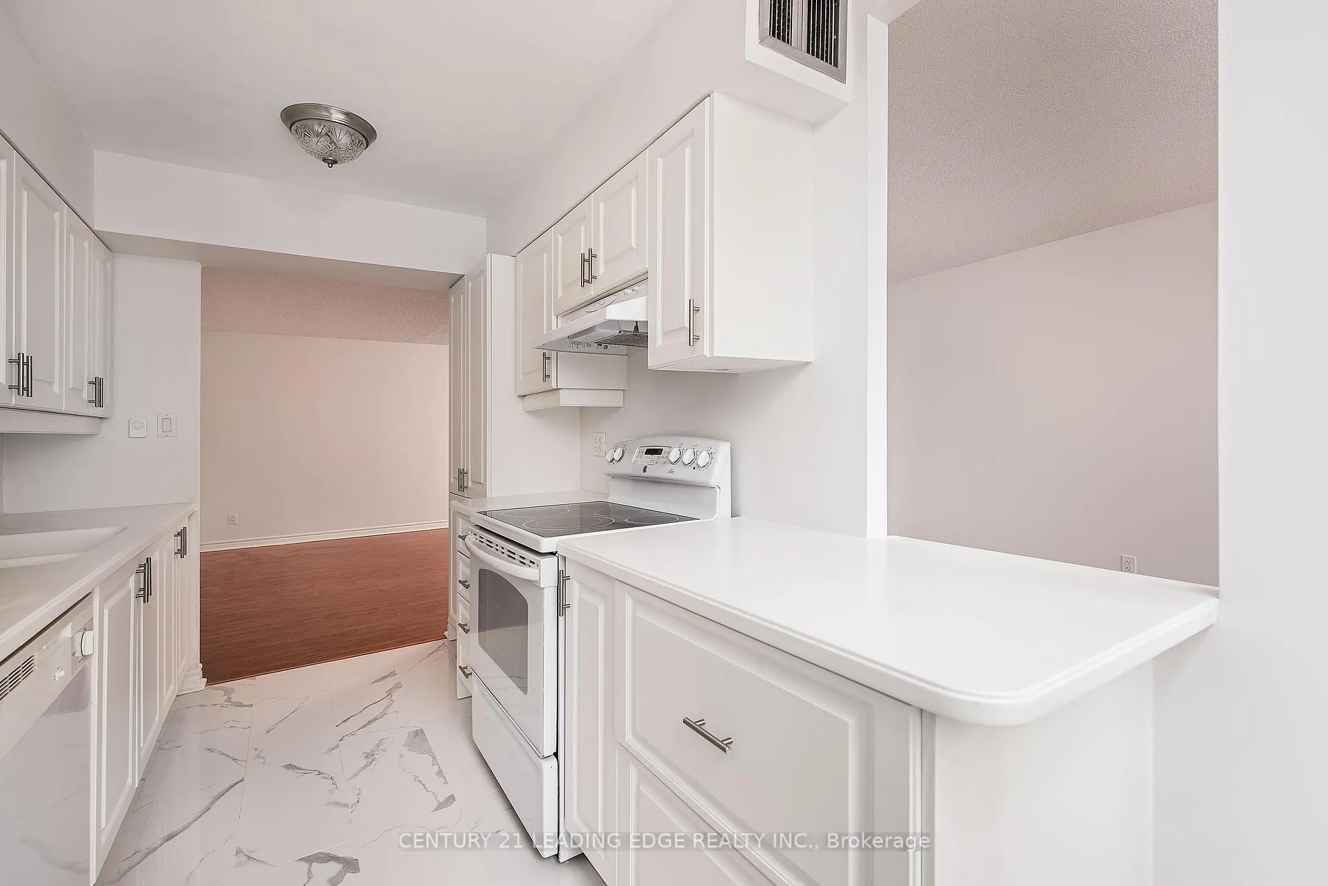 Photo 11 of Unit 2204, 633 Bay Street, Toronto, Bay Street Corridor — HOMEH