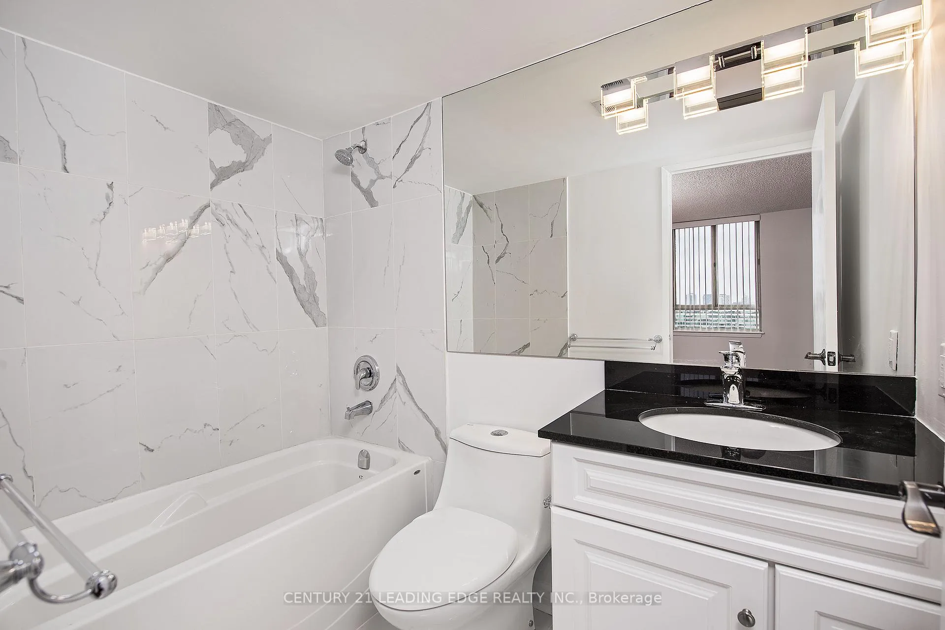 Photo 13 of Unit 2204, 633 Bay Street, Toronto, Bay Street Corridor — HOMEH