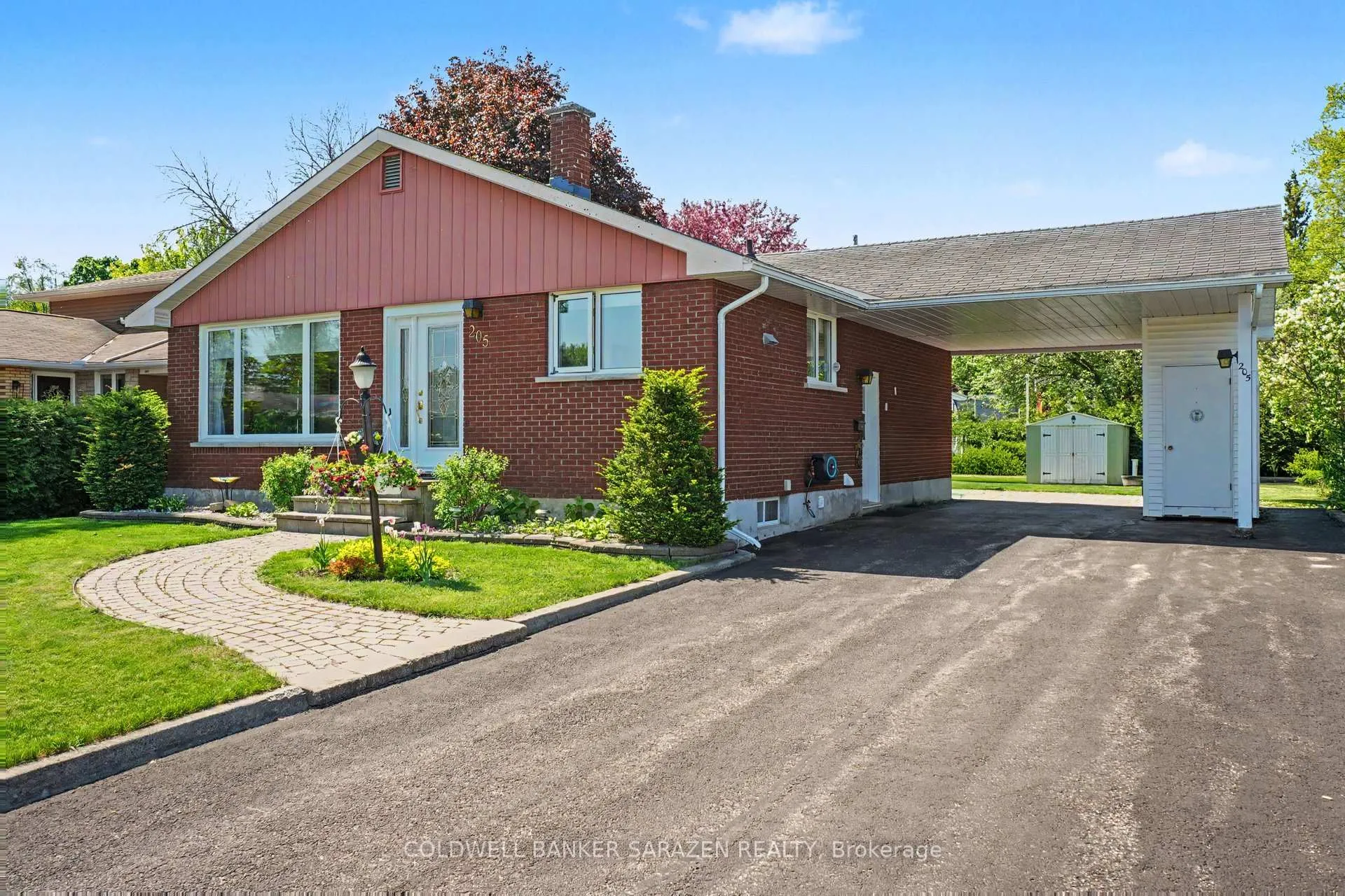 Photo of 205 Airth Boulevard W