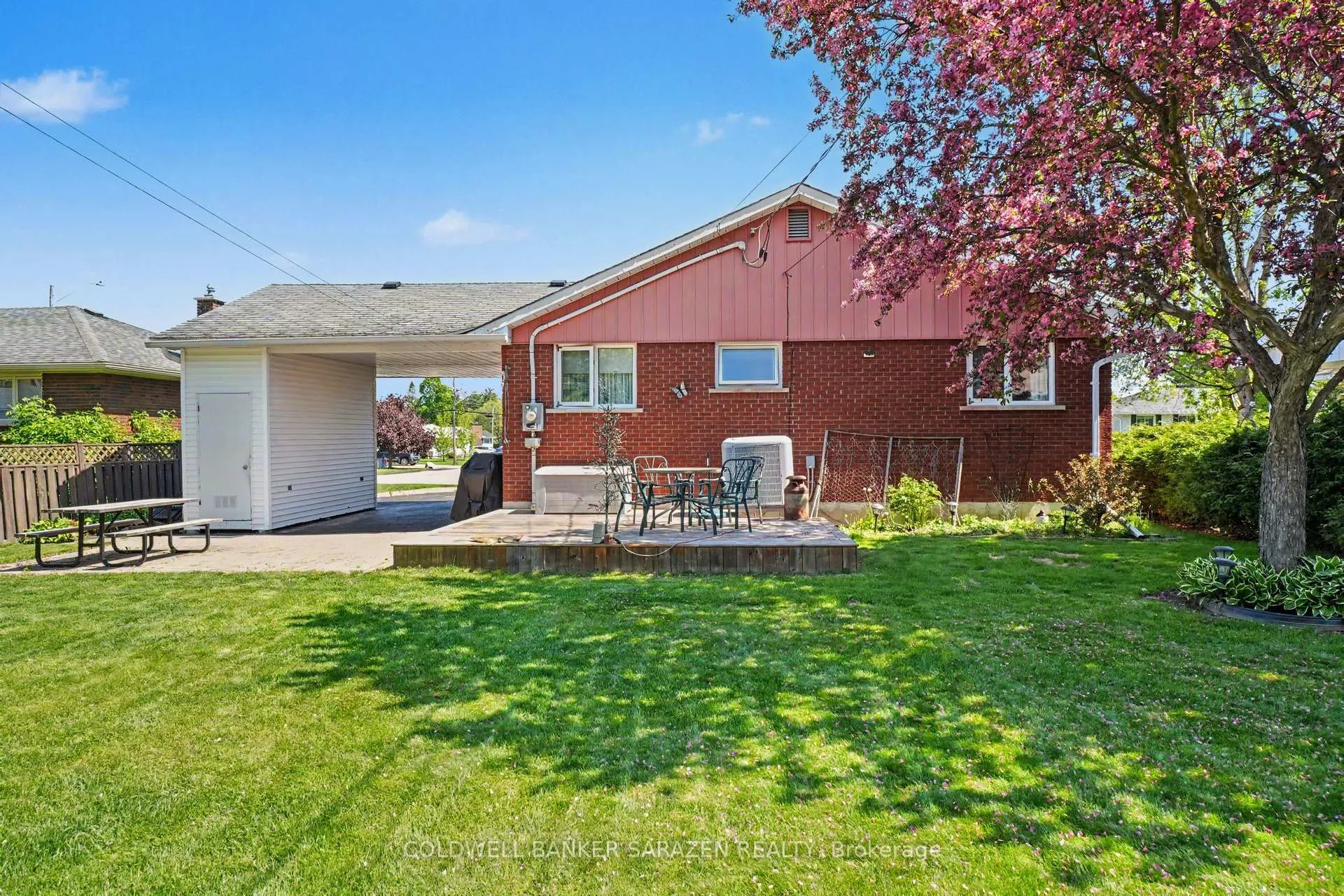Photo 3 of 205 Airth Boulevard W, Renfrew — HOMEH