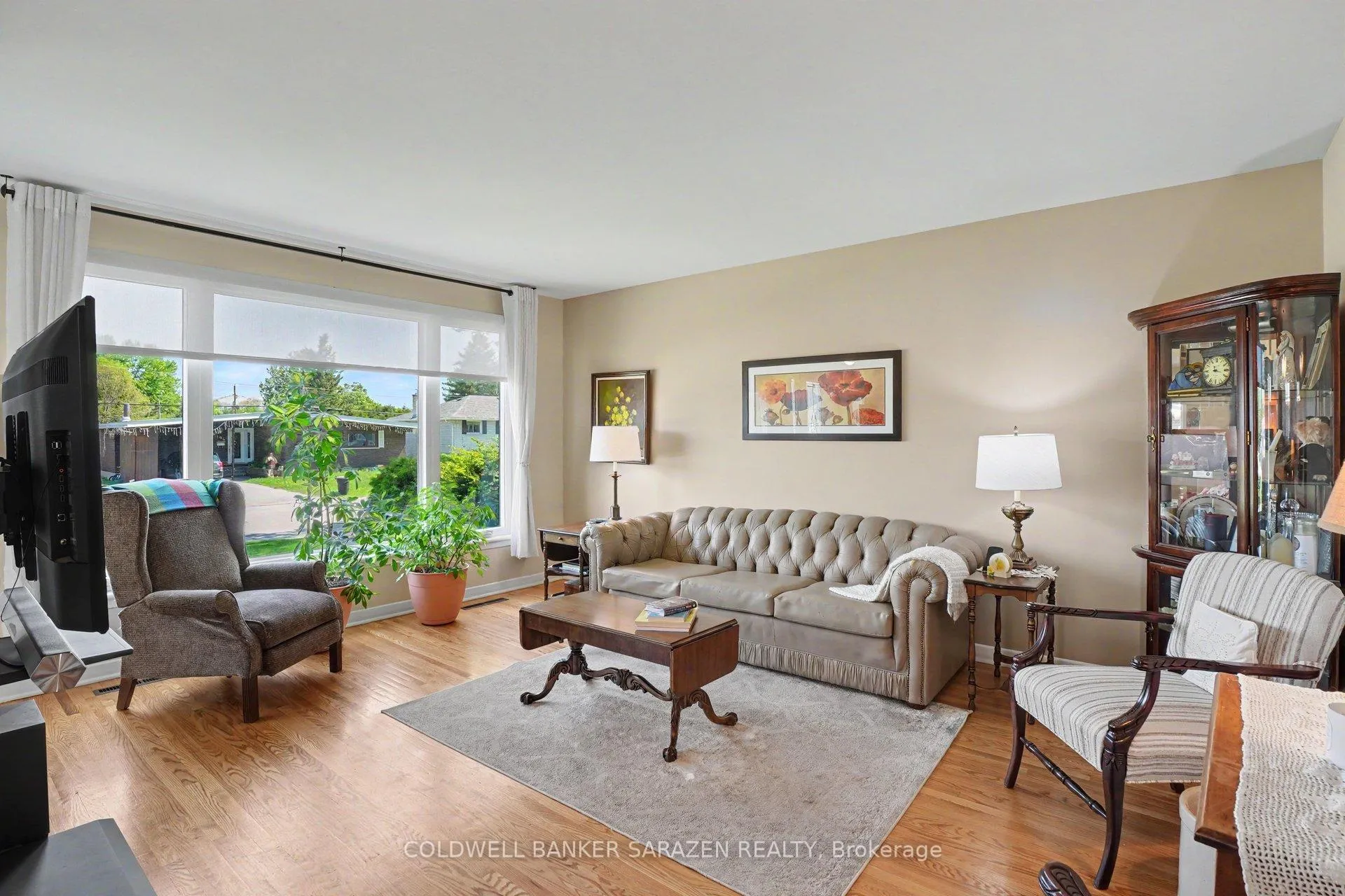 Photo 5 of 205 Airth Boulevard W, Renfrew — HOMEH