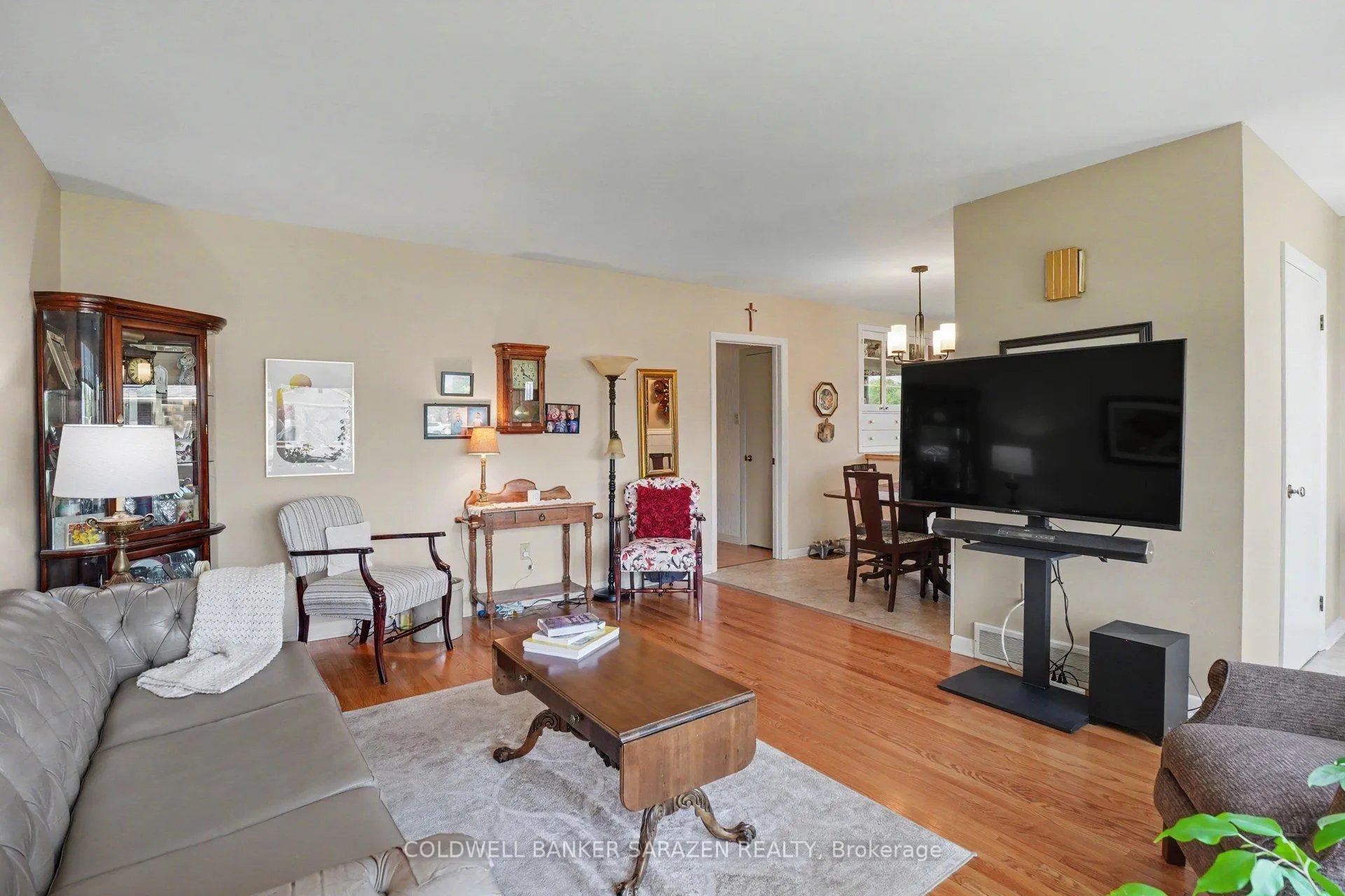 Photo 6 of 205 Airth Boulevard W, Renfrew — HOMEH