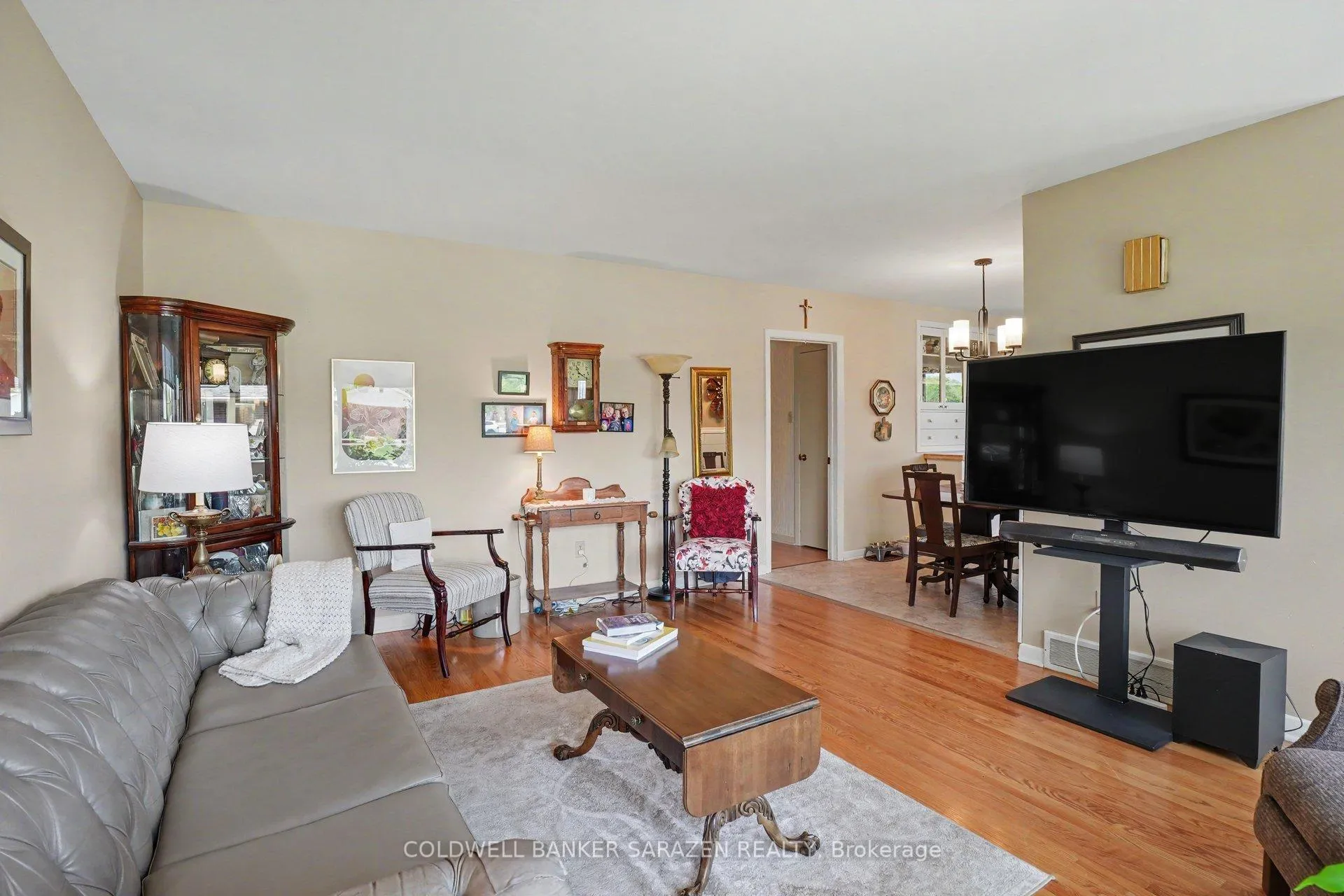 Photo 7 of 205 Airth Boulevard W, Renfrew — HOMEH