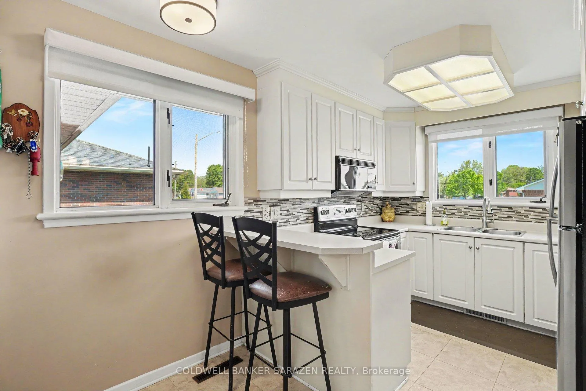 Photo 10 of 205 Airth Boulevard W, Renfrew — HOMEH