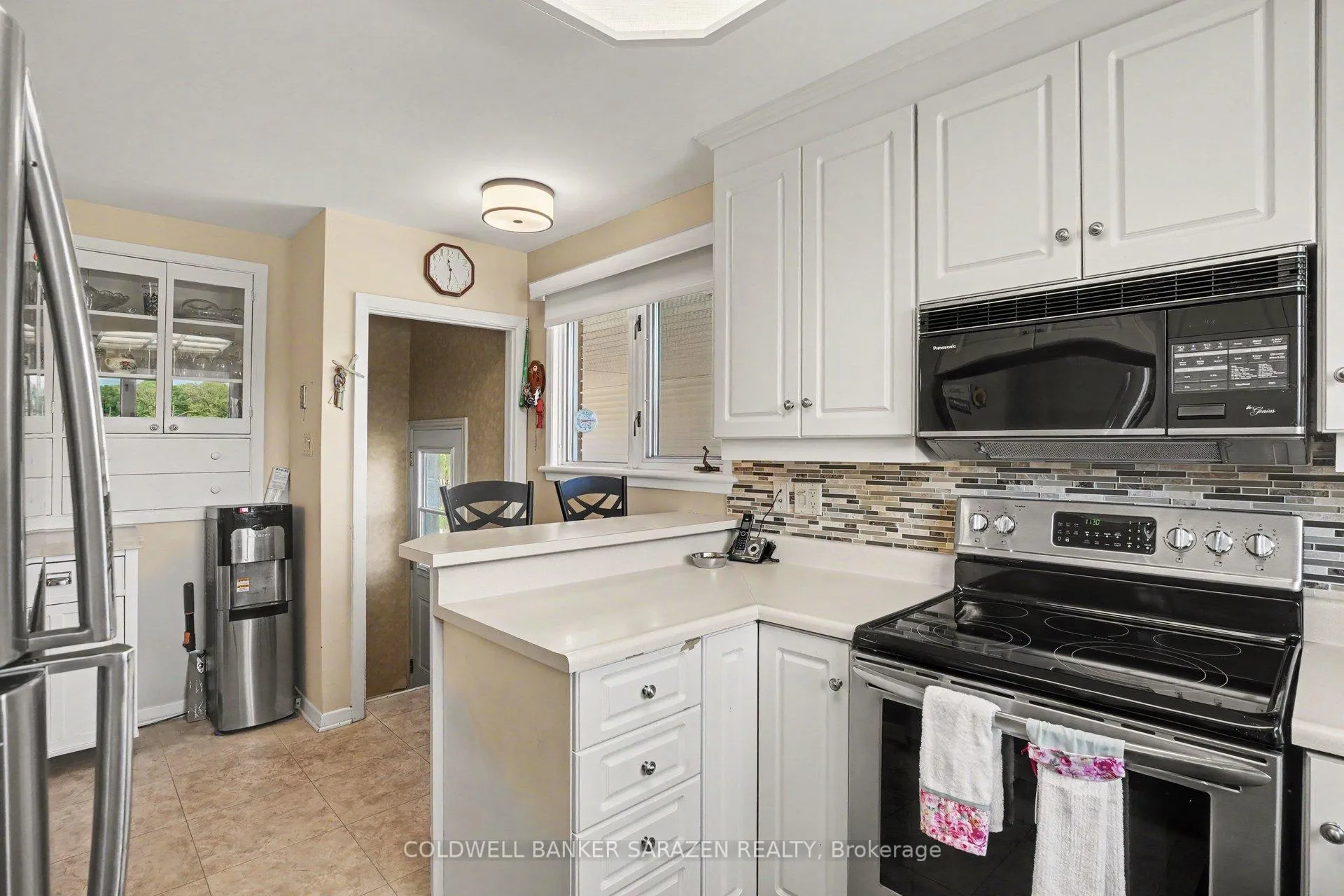 Photo 11 of 205 Airth Boulevard W, Renfrew — HOMEH