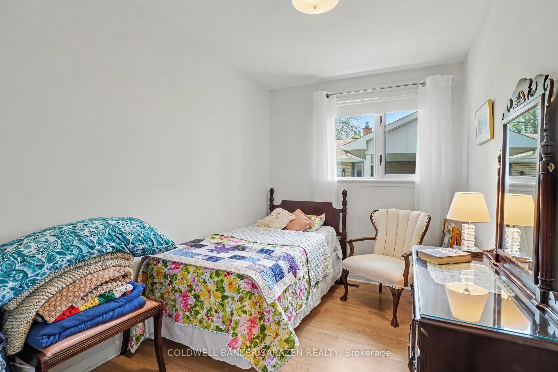 Photo 13 of 205 Airth Boulevard W, Renfrew — HOMEH