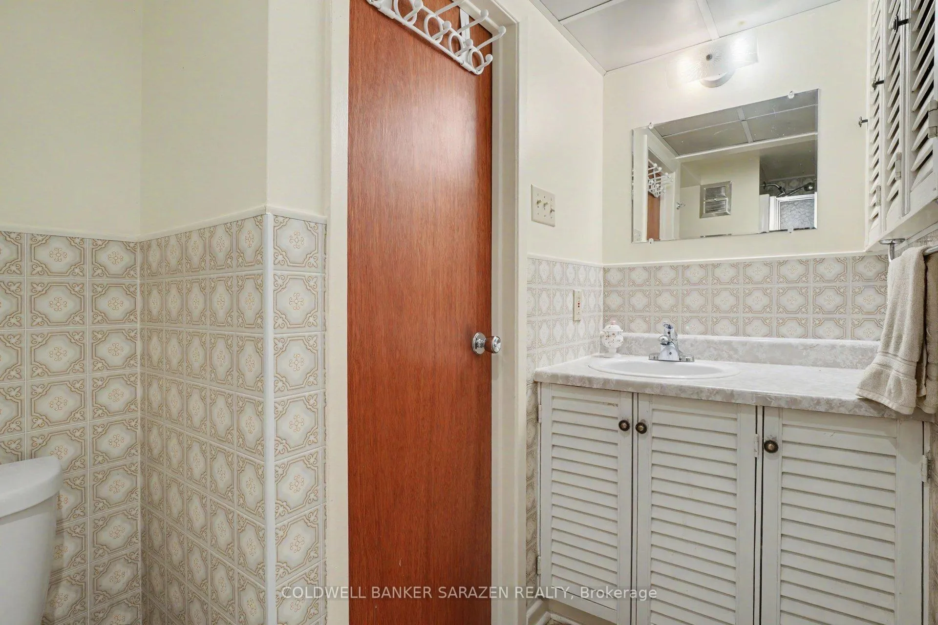 Photo 15 of 205 Airth Boulevard W, Renfrew — HOMEH